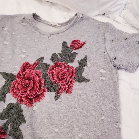 Tops - Distressed 3d floral top